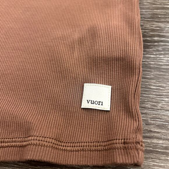 Vuori Pose Fitted Tee Hazelnut Ribbed Short Sleeve Modal Blend Top Small EUC - Picture 10 of 15